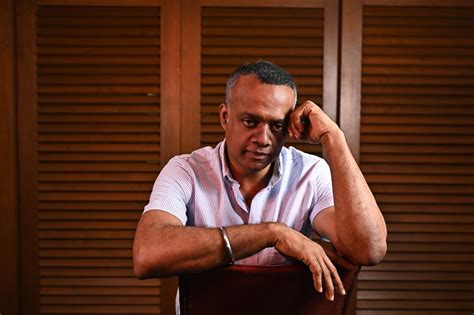 A Revolução do Cântico: Uma Nova Índia Através da Voz de Gautham Menon