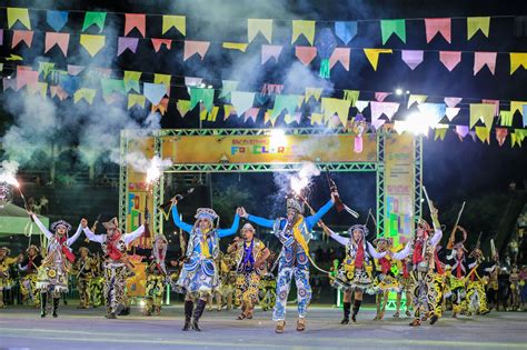 O Festival Folclórico de Paraty: Celebrando a Tradição e Inovando a Cultura com Djonga